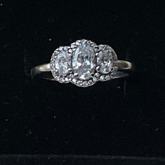 Pandora three stones crown ring - Picture 1 of 5